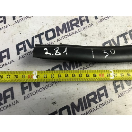 Уплотнитель дверей передних правых 2810mm Hyundai i30 2007-2012 821202H001